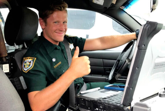 walton county deputy in car giving a thumbs up